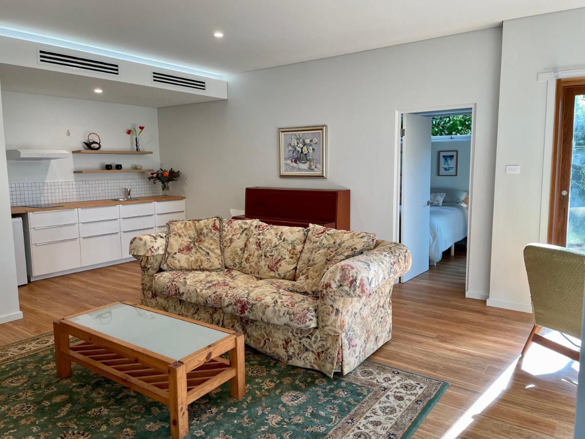 Tranquil Garden Apartment With Living Room Уолонгонг Екстериор снимка